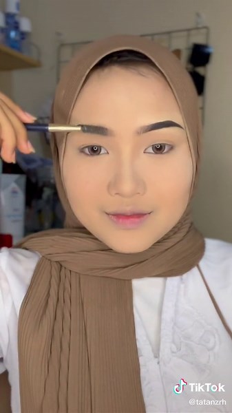 Tutorial Makeup Wisuda Natural ala Korea | Tata Nzrh