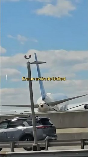 Avión impacta a camión en su aproximación al aeropuerto de Nueva Jersey | Noticias Telemundo