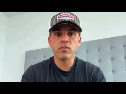 the girls are fighting..