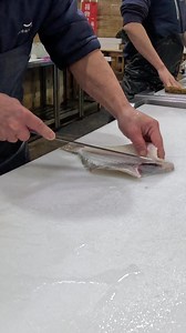 包丁チェックと魚捌きの職人技