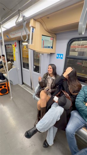 Milan subway 🚇 andare al lavoro cantando TERRA PROMESSA Italy 🇮🇹 | Metroman