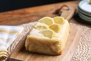 Bizcocho de limón keto, receta baja en hidratos de carbono y sin azúcar (con vídeo incluido)