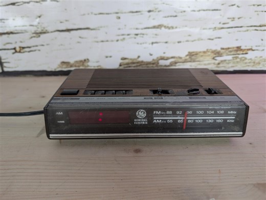 Vintage GE Radio Alarm Clock – FM/AM – Wood Finish – 1970s-1980s - Etsy Australia