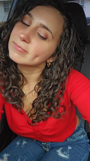 come a little closer #quirky #dimples #wavyhair #hazeleyes #countrymusic