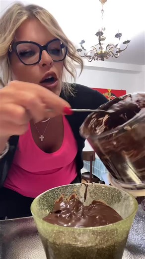 Crema al Cioccolato Fatta in Casa con 3 Ingredienti