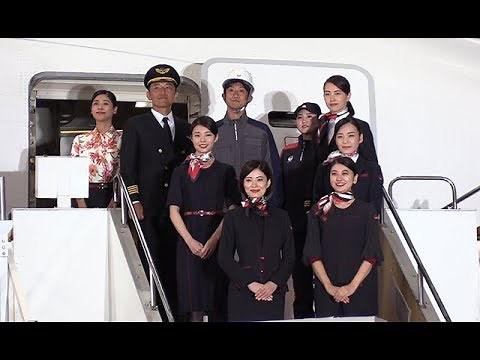 日本航空、新たな制服デザイン公開