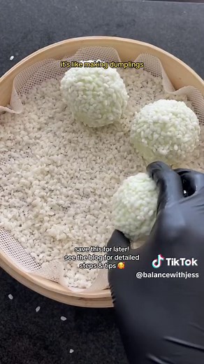 Authentic Xoi Khuc: Vietnamese Sticky Rice Balls Recipe