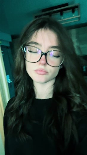 Vidéos de 2b2z (@bbretzzel) avec original sound - l