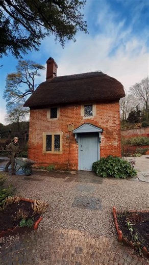 Newt Minute 16 - 23 Jan 2026 🧊 Featuring slow moments on the farm; breaking the ice for cold dips; final touches at Hadspen; stillness at Farmyard; misty deer tours; The Newt fleet out for delivery; breakfast scenes at the Garden Café; Colour Garden maintenance; hamper media shoots and first signs of spring is coming 🌱 #thenewtinsomerset #newtminute | The Newt in Somerset