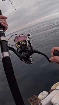 I didn't have a jigging rod so I tried jigging with a casting rod, but it was hell 😇 #offshorejig...