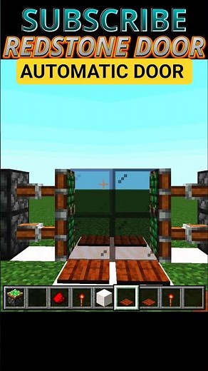 How to Build an Automatic Redstone Door in Minecraft #Minecraft #MinecraftShorts #MinecraftRedstone