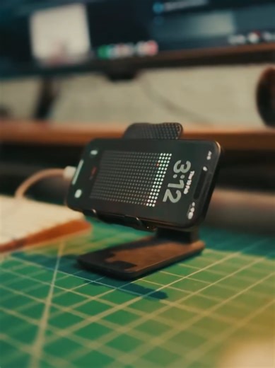 iOS Style Lockscreen Clock On Android Phone 📱😱 #ios #ui #androidtips #iphonetips #techtok