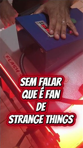 o prazer de fazer serigrafia para suas camisetas pessoais. #80smusic #strangerthings #serigrafia