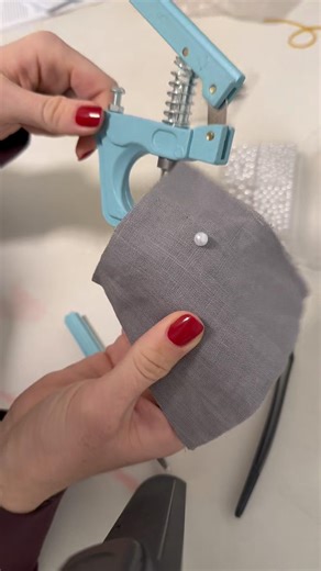 The easiest way to set a pearl on fabric! Using pearl setting machine. #pearlmachi #specialpattern