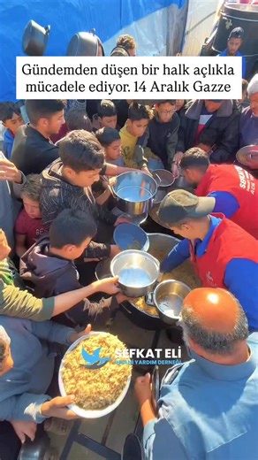 Şefkat Eli İnsani Yardım Derneği on Instagram: "✅Gazze’de 4 mutfağımızla her gün 30 bin kardeşimize yemek ikramımımız devam ediyor. ✅Yemek: 100 TL ✅Acil yardım paketi: 2000 TL Gıda paketi, sebze paketi, meyve paketi, kadın hijyen paketi, bebek maması, kış çocuk paketi veya yemek olabilir. ✅BANKA ADI : ZIRAAT BANKASI HESAP ADI: ŞEFKAT ELİ İNSANİ YARDIM DERNEĞİ İBAN: TR04 0001 0019 1087 8646 3650 07 ✅Açıklamaya YEMEK veya ACİL ve TELEFON NUMARANIZI yazınız. ❗️Not: tel no size genel bir dağıtım vid