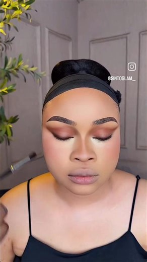 Golden Glitter Eye Makeup Tutorial ✨ | Easy Glam Eye Look | Party Makeup Look