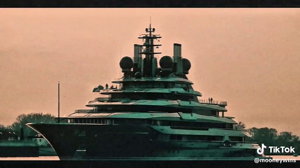 Explore the Billionaire Lifestyle Aboard the Yacht Luminance