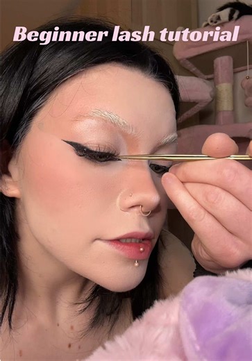 I’m starting to realize that there’s a whole new generation of pookies who didn’t grow up on OG makeup influencers and we have to help guide the way like those before us 🙂‍↕️🖤🖤 #makeuptutorial #lashes #lashestutorial #makeup #microinfluencertiktok