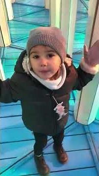 Kids Bumping into Mirrors! Funny Mirror Maze Fails