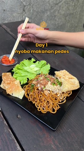 Day 1 makan pedes 🔥 Jangan main-main sama rasa pedesnya Qobe, emang nampol banget 😭🌶️🔥 #makanpedas #qobemie
