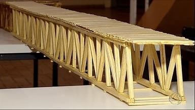 Estudantes de engenharia civil fazem ponte com palitos de picolé em Dourados, MS