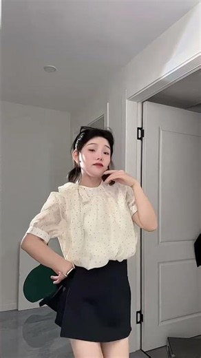 Stylish Outfits for Petite Women: Zhao Ziting's Fashion Tips