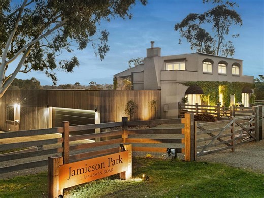 Wonga Park mansion with boutique vineyard hits the market - realestate.com.au