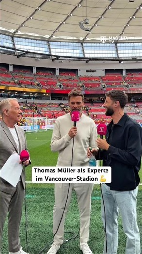 Thomas Müller in seinem Vancouver-Wohnzimmer 💪
