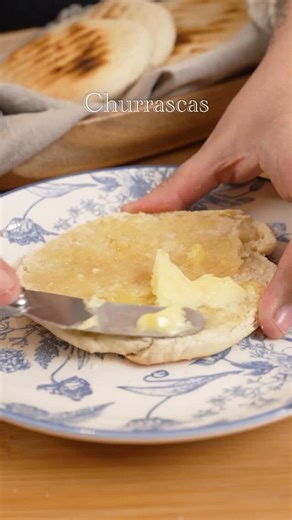 Camila Chef 👩🏻‍🍳🥄❤️✨ on Instagram: "Churrascas 🫓 Perfectos para hacer con niños en las vacaciones de invierno ❤️ Quedan deliciosas!! Necesitas 👩🏻‍🍳 6 unidades aprox 1/2 kilo de harina sin polvos 1/2 Taza de mantequilla, manteca derretida o aceite 1 cdta de sal 80 ml de agua tibia 1 cdta de polvo de hornear Recuerda dejar descansar 30’minutos y armar tus churrascas! Espero que disfrutes de esta receta deliciosa! Cami❤️ #camilachef #churrascas #recetas #parati #comidacasera #recetascaseras