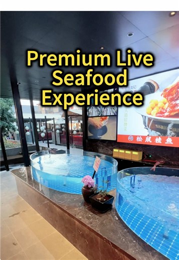 Commercial-grade filtration. Stable temperature control. Low maintenance design. Built for U.S. fine dining standards. If you own a fine dining restaurant or designing a new hospitality project DM “SEAFOOD”Let’s upgrade your space.#finediningrestaurant #restaurantinteriordesign #liveseafooddisplaytank #commercialseafoodtanksystem #livelobstertankforhighendrestaurant