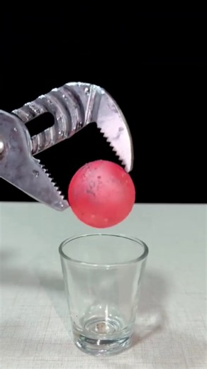 Will the glass break? 🤔🔥 #explore #miracles #trending
