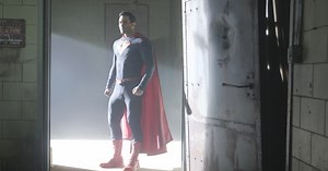 Superman and Lois: The Flash Star Tom Cavanagh Directing S03E01