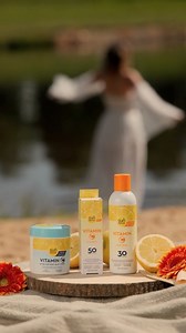 Proč vitamín C? 🍋 Sjednocuje barevný tón pleti, zesvětluje pigmentové skvrny a dodává zdravý, zářivý vzhled. 💫 Vyberte si z limitek od #SUNDANCE. 👉 💛 Pleťové kapky Vitamín C s SPF 50 za 159 Kč* 💛 Tělové sérum Vitamín C s SPF 30 za 139 Kč* 💛 After Sun tělový krém Vitamín C za 79,90 Kč* 💝 Aktivujte si a uplatněte do 14.07.2025 eKupon na 30× více bodů při nákupu 2 a více kusů produktů značky SUNDANCE. ☀️ *Ceny jsou platné ke dni zveřejnění příspěvku. #dmcesko #dmlovebrand #SUNDANCE | dm drog