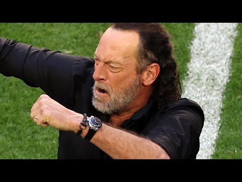 Why The Guy Who Did Sign Language For The Super Bowl Looks Familiar