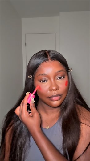 Lawrencia on Instagram: "Icy Glam ❄️ #1minutemakeup #makeup_clips #melaninbeautiesunite #makeupartistsworldwide #blackgirlmakeup #makeupforblackwomen #makeupformelaningirls"