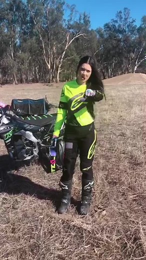 Moto Chick Riding Videos: Watch Me Fearlessly Navigate the Roads!