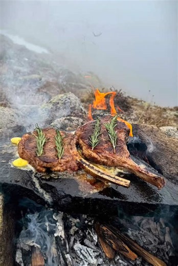 Beef aged in snow and grilled on hot stones in nature 🥩❄️🪵🔥 #cookingasmr #leon #outdoorcooking #cookingnature #beef