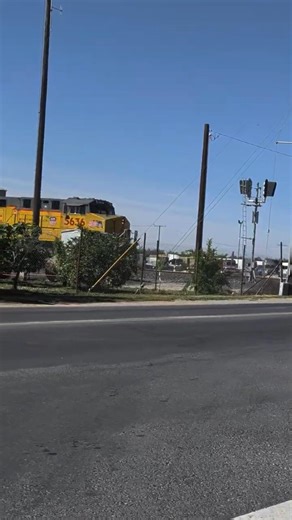 Union Pacific train in Pixley California at Terra bella Ave #unionpacific #railhead #amtrak