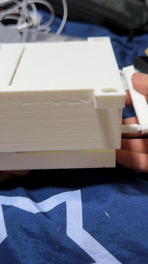 This is such a cool piece of technology, too bad my 3D printer can’t print smooth enough for the mechanism to work. It’s a name card dispenser that is good for solo suitting , just press down like straw dispenser | Hexa Nano