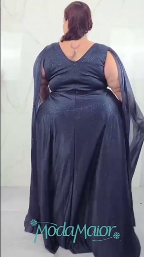 Vestido de Festa Plus Size com Brilho e Manga Capa | Modelo Elegante e Imponente