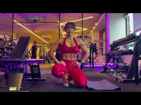 Elite Female Physique: Insane Abs & Muscle Definition!