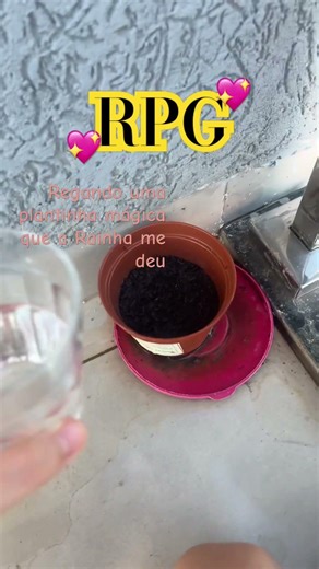 RPG regando uma plantinha mágica que a rainha me deu