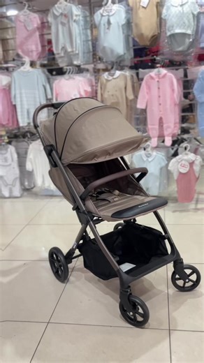 Bebecar UNA Available in Beige and Grey Pre order in store now 🤩 Compact folding stroller with wide padded seat, lockable front wheels, large basket and gate opening bumper bar Bundle also includes Raincover and Cupholder #littletemptationschatham #stroller #pram #compact #travel