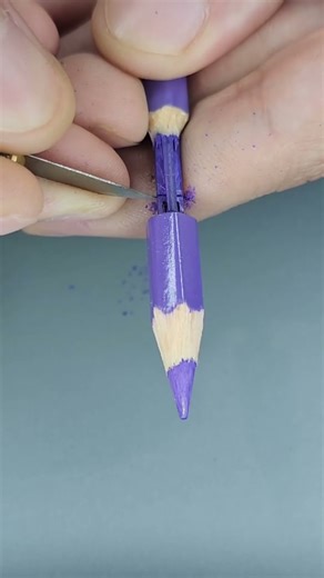 Graphite Chain — Live Pencil Carving