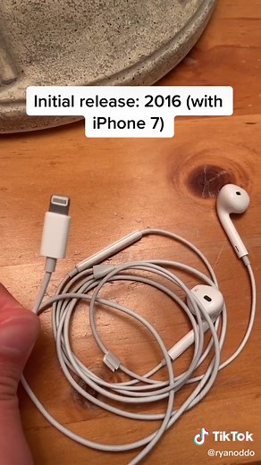 Evolution of Apple Earbuds: From iPod to AirPods