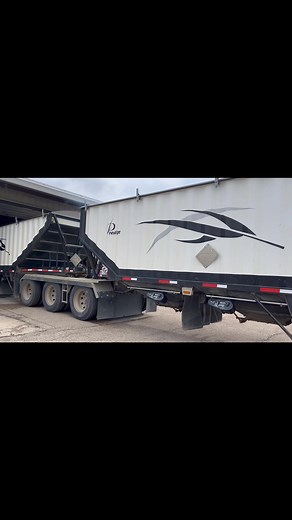 Rolling in to another week! 﫡 Happy Monday! #lodeking #farmtruck #skagriculture #rolltarp #customharvesting #saskagriculture #graintruck #saskfarming #canora #saskag #grainhauler #farmequipment #graintrailer #trucktarpsaccessories | Ready Roll Truck Tarps Inc. | Facebook