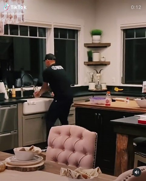 Friday Vibes: Getting Ready for the Weekend with Kane Brown