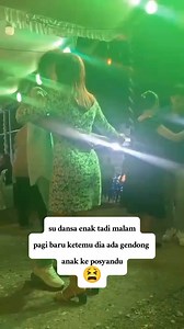 145K views · 5.2K reactions | Su dansa enak tadi malam,, baru pagi ketemu dia ada gendong anak ke posyandu 來 #dansatimor #viral #sorotan #semuaorang #pengikut #fbpro #jangkauanluas #reelsviral #fyp | Ferlis Mangngi Djo | Facebook