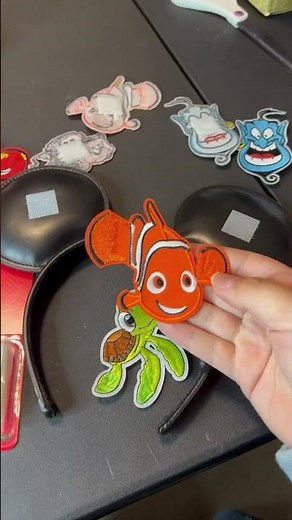 DIY Mickey ears with Disney patches?! 😲 Easy craft for Disney style outfits!