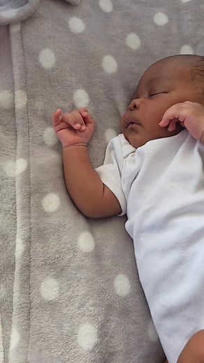 The palmar grasp Reflex #newborn #neonatalcare #postpartum | Hope.healthcare21